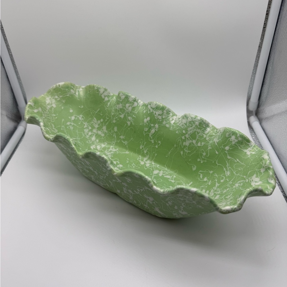 Vintage Shawnee 2505 Green Splatter Ruffle Top Planter Made In USA